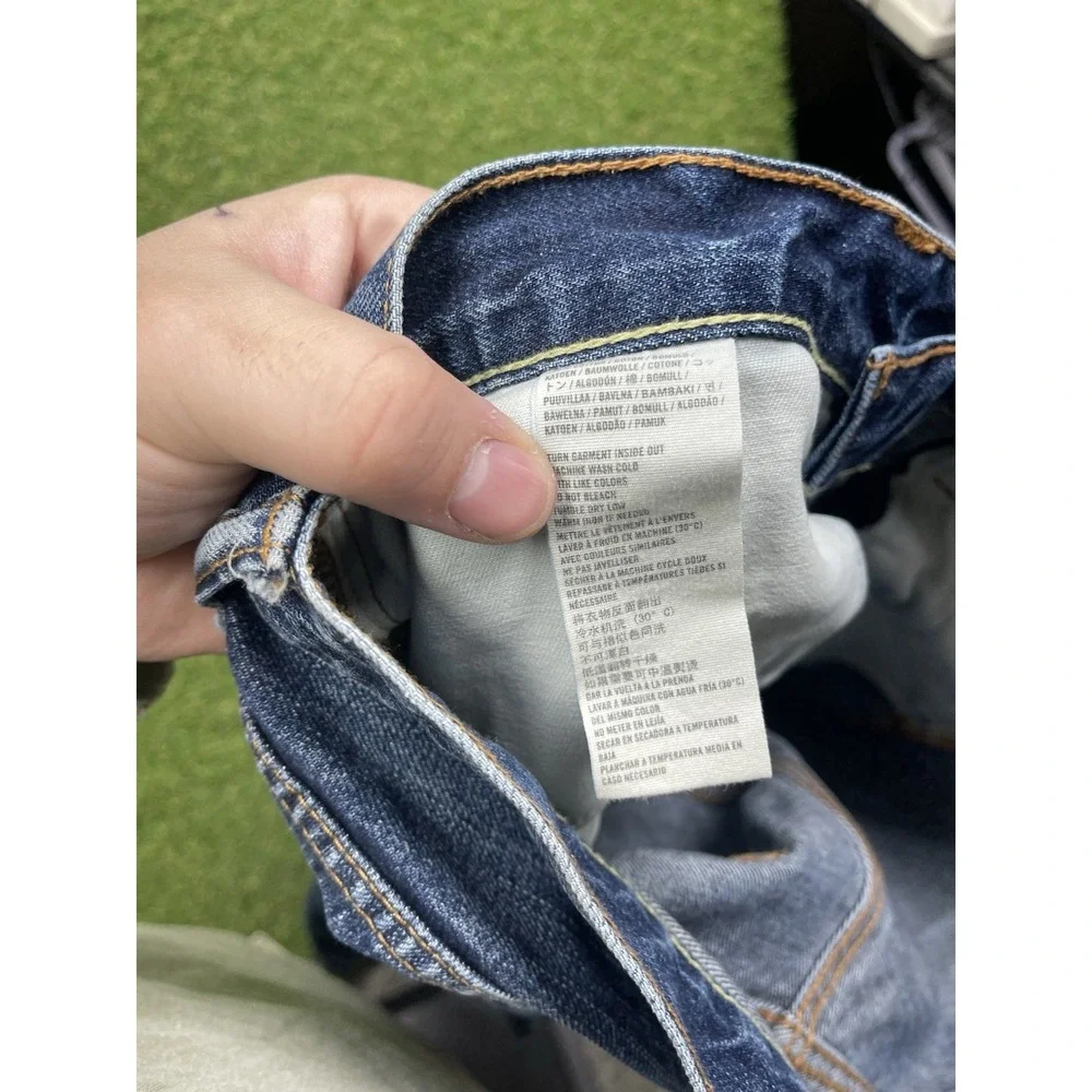 Abercrombie & Fitch shop confidence